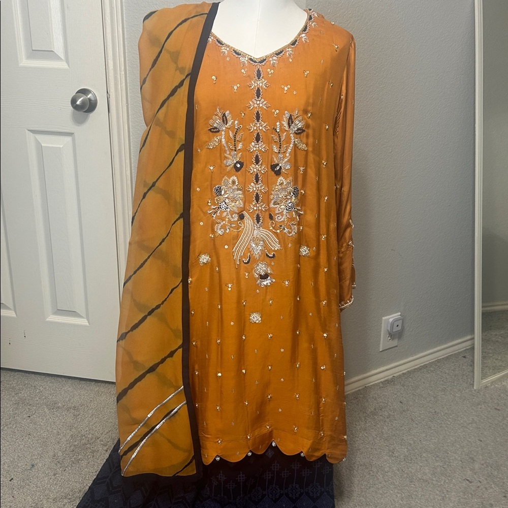 Shalwar kameez navy blue orange silk.Tie dye Duppatta. Embroidery palazzo. XL